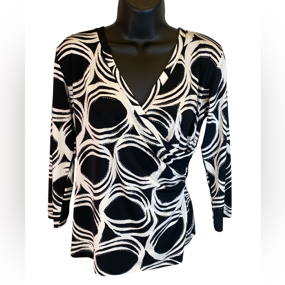 Chico’s Black White Abstract Wrap Front 3/4 Sleeve Top Sz 0 (S/M)